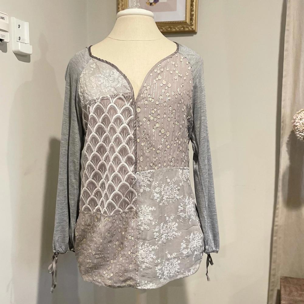 NWOT- Anthropologie- Grey Top with Metallic Detail- Women's Medium